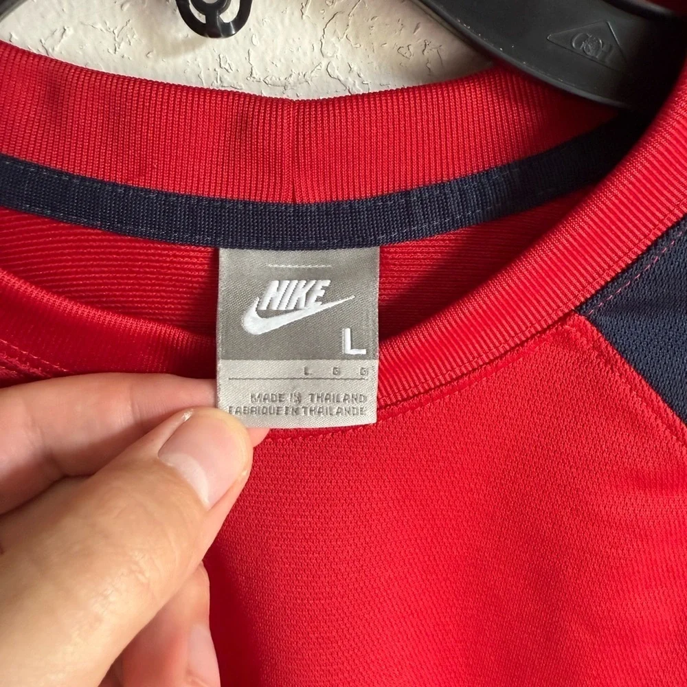 Men’s L Retro Red Nike Athletic/Active Wear Short Sleeve Shirt